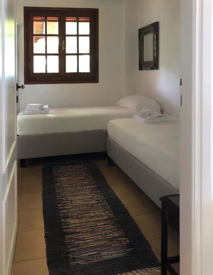 Gaia Guest House カラマタ エクステリア 写真